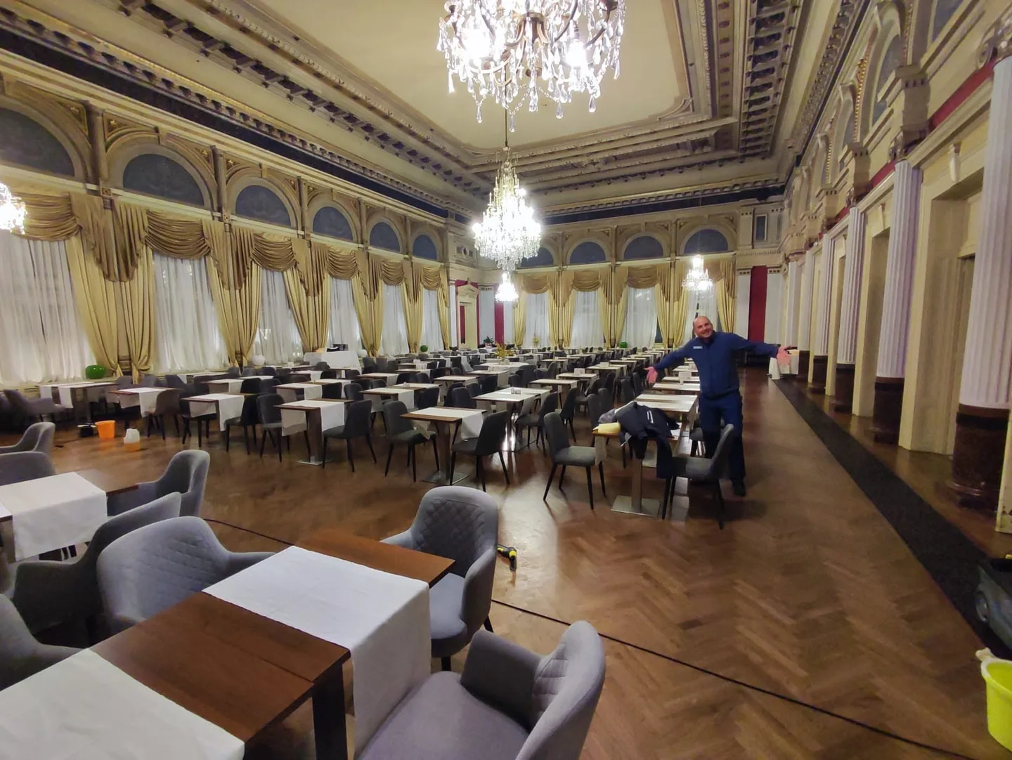 Damawash dubinsko čišćenje stolica u velikom poslovnom prostoru u Rijeci