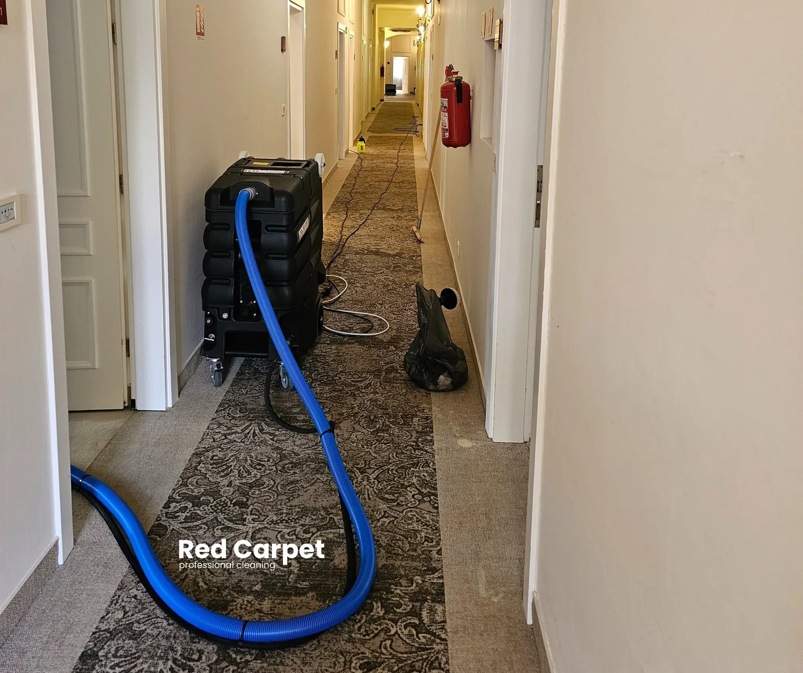 Oprema za dubinsko čišćenje hotelskog hodnika